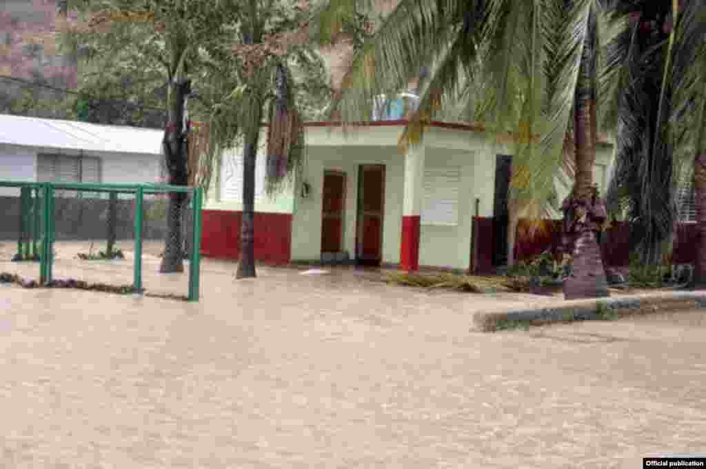 Imágenes de San Antonio del Sur, Guantánamo tras el impacto del huracán Matthew. Foto www.venceremos.cu