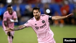 El delantero del Inter Miami CF Lionel Messi (10) reacciona después de anotar en la segunda mitad contra el FC Dallas en el Toyota Stadium. (Foto: Tim Heitman-USA TODAY Sports)