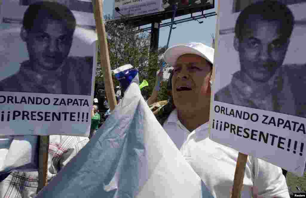 Carteles de Zapata Tamayo en una protesta en Managua, Nicaragua en marzo de 2010. REUTERS/Oswaldo Rivas