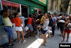 Cuba enfrenta un desabastecimiento de alimentos y otros productos básicos.