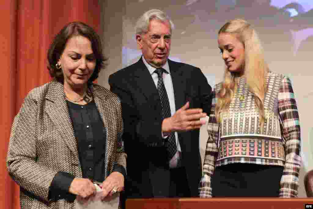 ESPOSAS DE OPOSITORES VENEZOLANOS PRESOS PARTICIPAN EN SEMINARIO CON MARIO VARGAS LLOSA