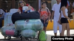 Cubanoamericanos en el Aeropuerto Internacional José Martí de La Habana.