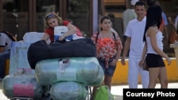 Cubanoamericanos en el Aeropuerto Internacional José Martí de La Habana.