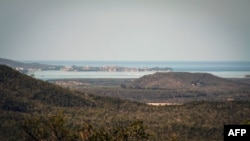 La Base Naval de Guantánamo vista desde La Gobernadora, en la provincia de Guantánamo, Cuba. (Archivo. (Nicolas Garcia/AFP/Archivo)