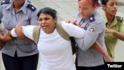 Arresto de la Dama de Blanco Martha Sánchez.