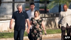 Miguel Díaz-Canel y su esposa, Lis Cuesta, el 24 de febrero de 2019. (FERNANDO MEDINA / POOL / AFP).