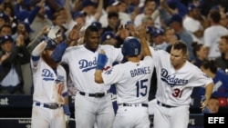 Los Dodgers de Los Ángeles celebran.