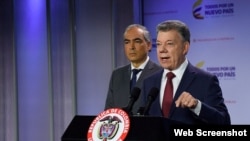 El presidente colombiano, Juan Manuel Santos, ordenó hoy el regreso de Quito del equipo del Gobierno que negocia la paz con el ELN.