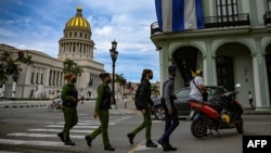 El gobierno militarizó las calles y desplegó sus fuerzas de choque durante la jornada cívica del 15N en Cuba. (YAMIL LAGE / AFP)