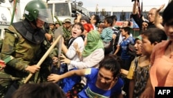 Enfrentamiento de la policía China contra uigures.