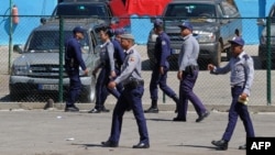 Foto Archivo. Oficiales de la Policía Nacional Revolucionaria. Yamil LAGE / AFP