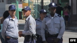 Fotografía de archivo de policías cubanos (PNR).