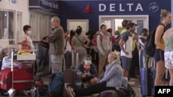 Pasajeros en el Aeropuerto Internacional José Martí de La Habana. ADALBERTO ROQUE / AFP