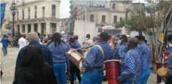 La conga "No te metas" organizada en el Paseo del Prado en plena pandemia.